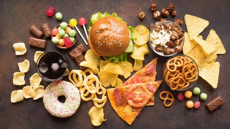 «Καμπανάκι»-για-τα-υπερ-επεξεργασμένα-τρόφιμα-–-Μελέτη-30-ετών-προειδοποιεί-ότι-αυξάνουν-τον-κίνδυνο-πρόωρου-θανάτου