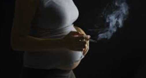 Μην-το-κάνεις:-Το-36%-των-Ελληνίδων-καπνίζουν-στην-αρχή-της-εγκυμοσύνης