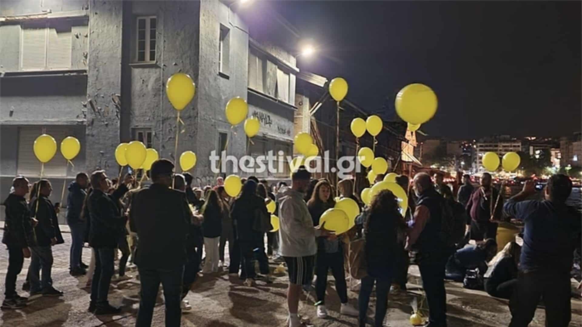 Θεσσαλονίκη:-mπαλόνια-στον-ουρανό-και-κεράκια-για-τα-θύματα-της-Γενοκτονίας-των-Ελλήνων-του-Πόντου