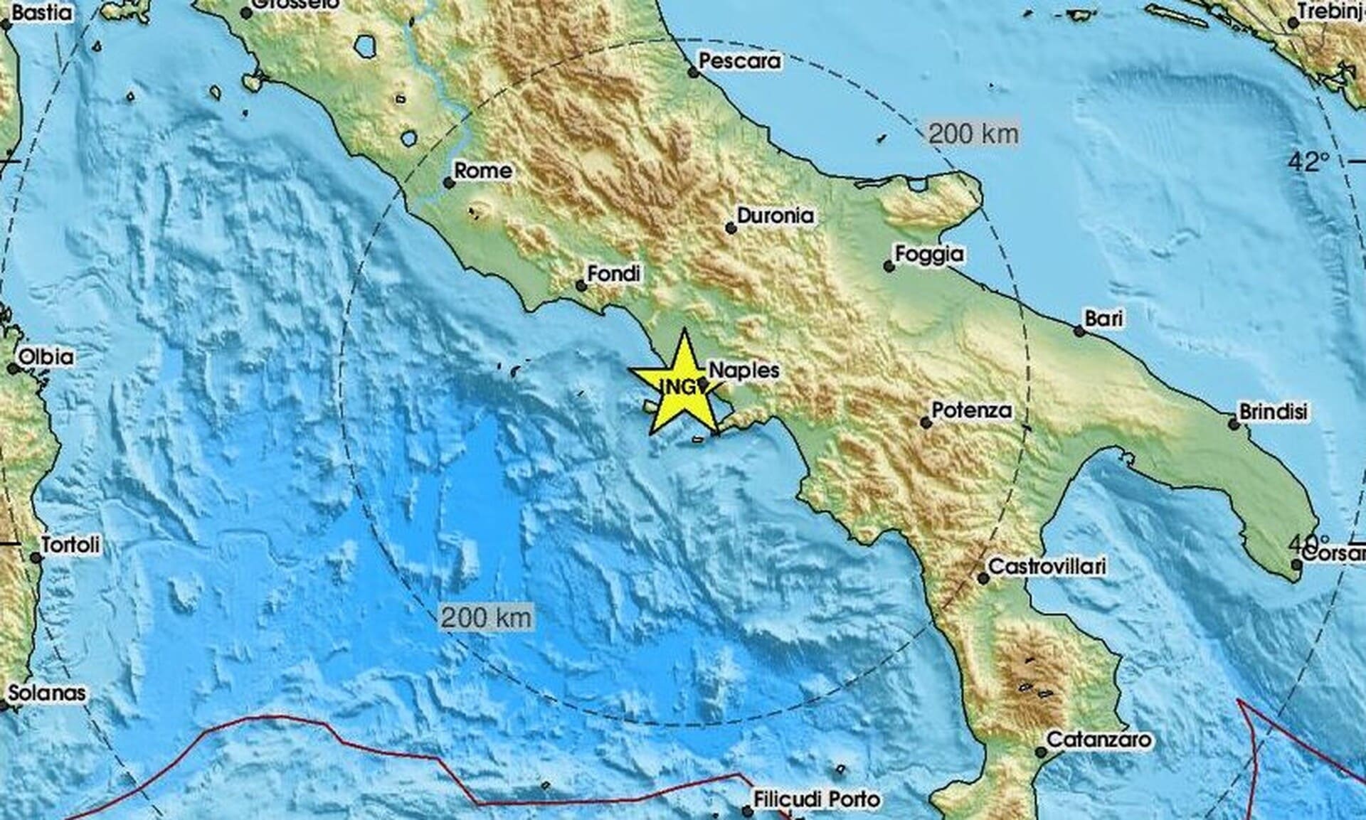 Ιταλία:-Σεισμός-4,4-Ρίχτερ-στη-Νάπολη-–-Στους-δρόμους-οι-κάτοικοι