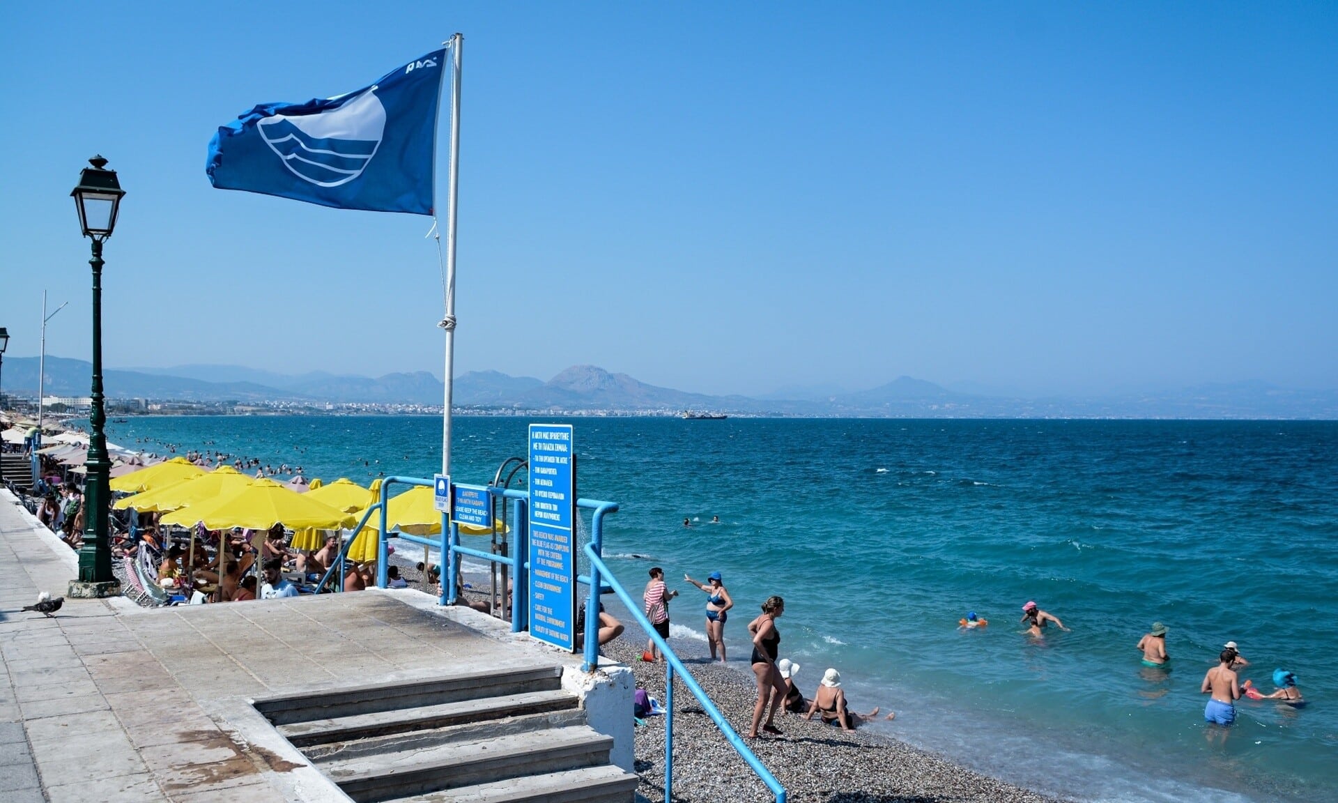 «Γαλάζια-Σημαία»:-Δεύτερη-θέση-στον-κόσμο-για-την-Ελλάδα-με-652-βραβευμένες-παραλίες