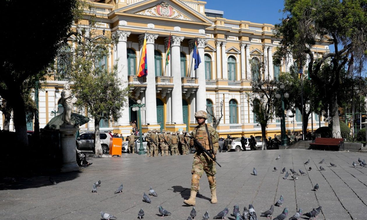 Βολιβία:-Άλλαξαν-οι-αρχηγοί-των-ενόπλων-δυνάμεων-–-Αποχωρούν-από-την-πρωτεύουσα-στρατιώτες-και-τανκς