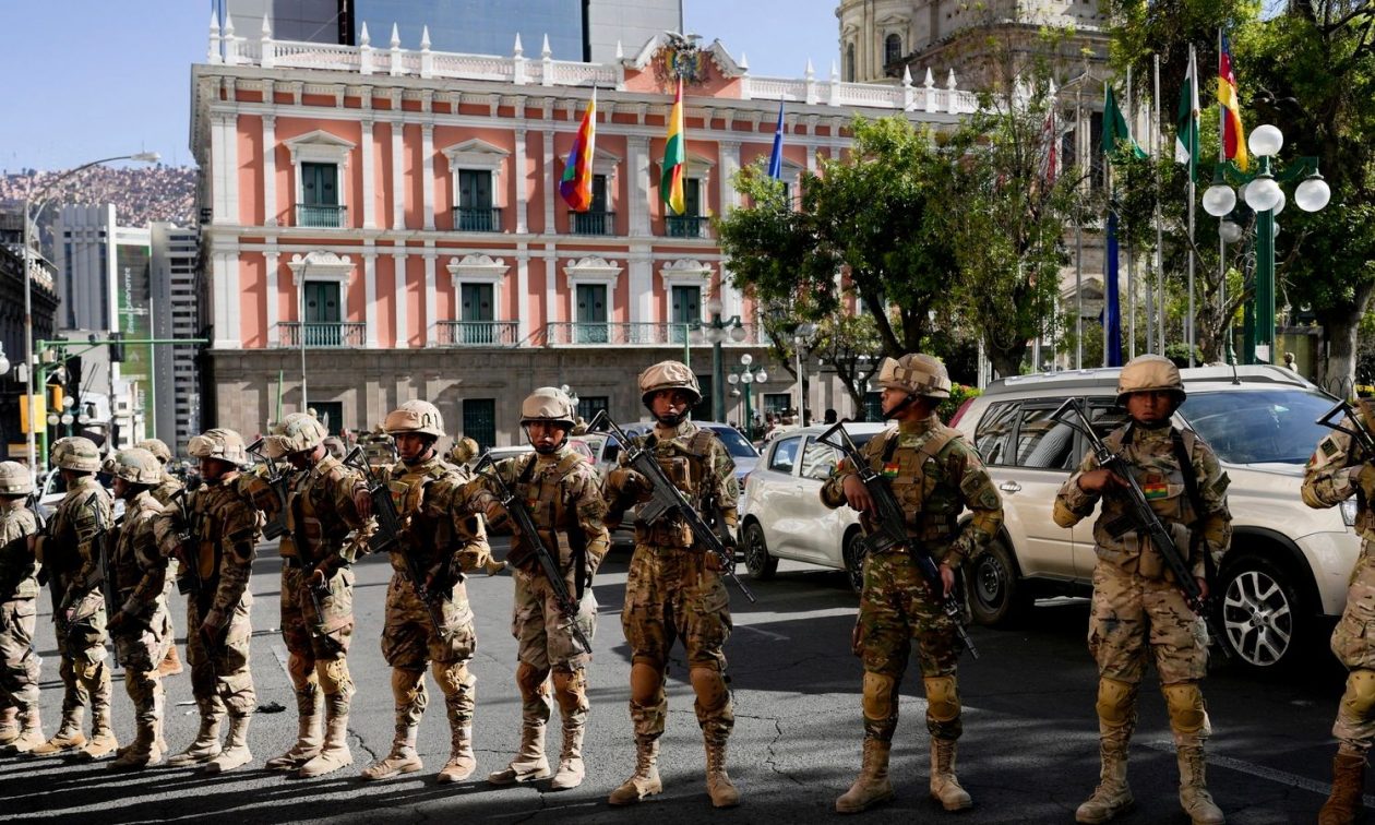 Απόπειρα-πραξικοπήματος-στη-Βολιβία-–-Στρατιώτες-εισέβαλαν-στο-προεδρικό-μέγαρο