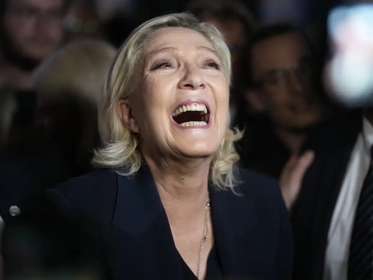 Εκλογές-στη-Γαλλία:-Η-καθαρή-νίκη-Λεπέν-φέρνει-μέτωπα-και-συμμαχίες-εναντίον-της