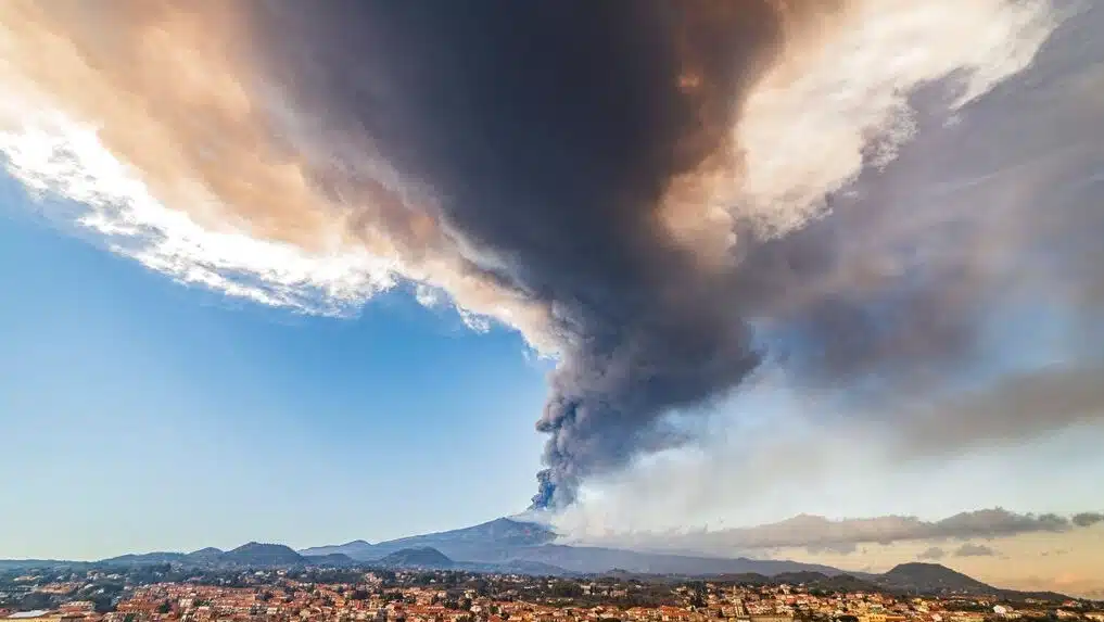 Νέα-έκρηξη-ηφαιστείων-στην-Ιταλία:-Κλειστό-το-Αεροδρόμιο-της-Κατάνια