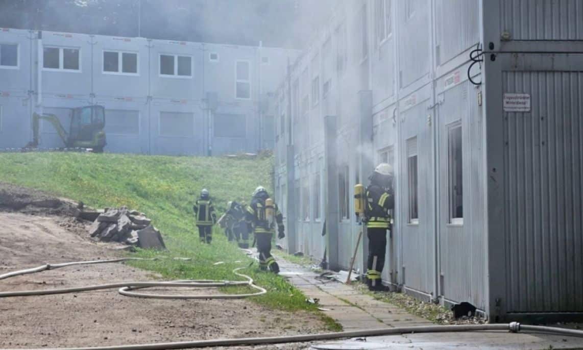 Πυρκαγιά-σε-κέντρο-προσφύγων-στη-Γερμανία-–-Ένας-νεκρός-και-τραυματίες