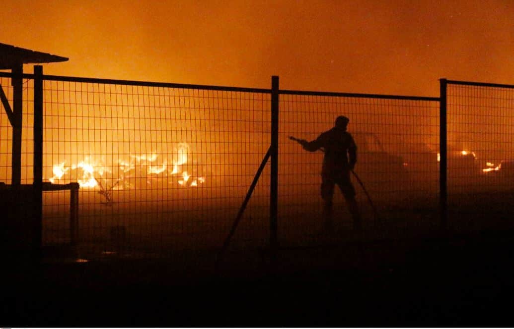 Φωτιά-–-Αχαρνές:-Ολονύχτια-μάχη-με-τις-φλόγες-–-Εκτροπές-οχημάτων