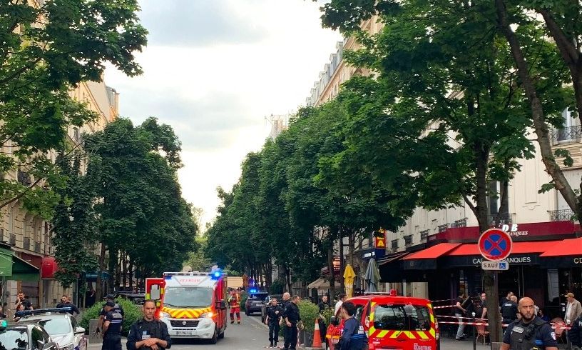 Συναγερμός-στη-Γαλλία:-Αυτοκίνητο-παρέσυρε-θαμώνες-καφετέριας-στο-Παρίσι-–-Αρκετοί-τραυματίες