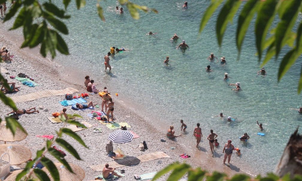 Ξεκίνησε-δυναμικά-το-καλοκαίρι-του-2024-–-Τα-ελληνικά-νησιά-με-τη-μεγαλύτερη-ζήτηση-στα-airbnb