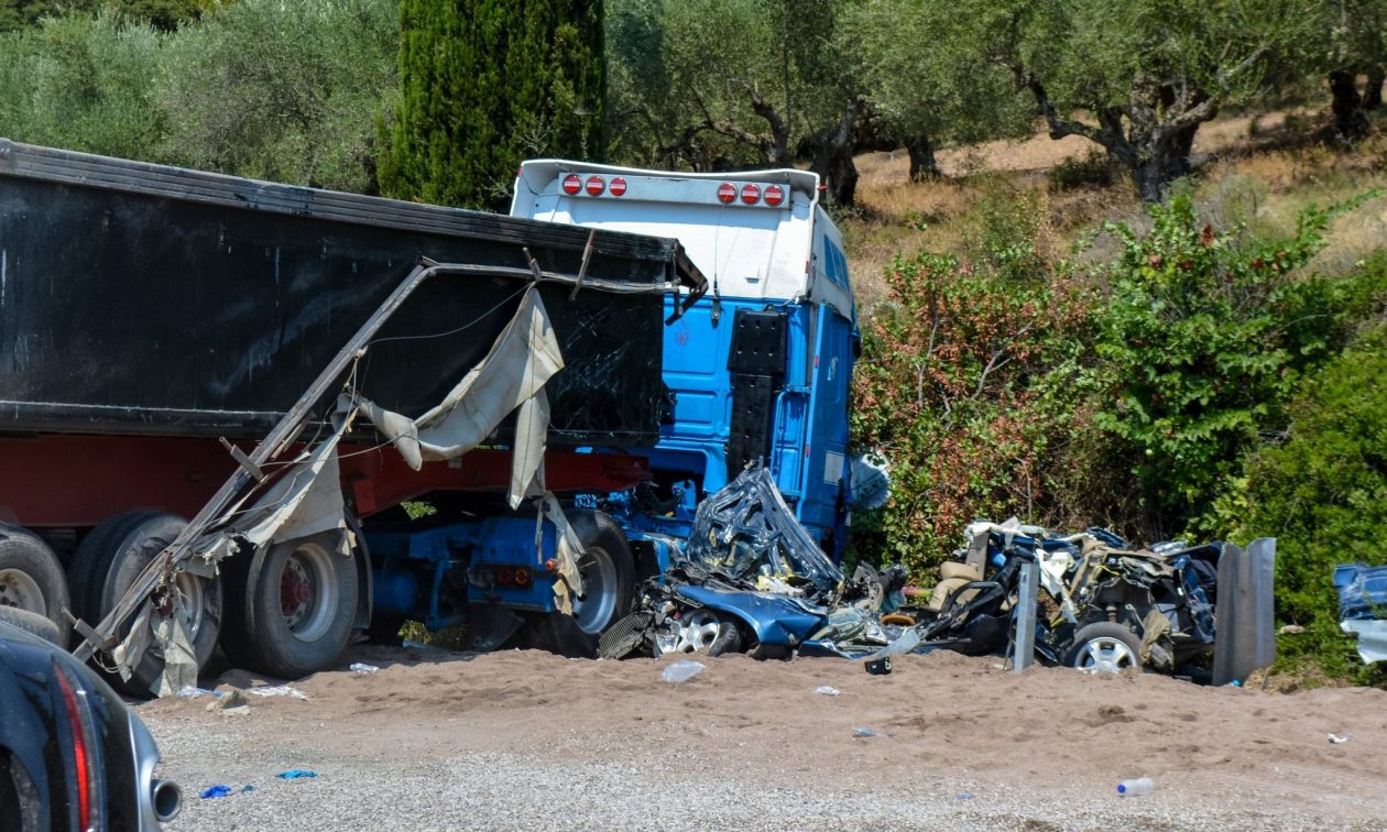 Τροχαίο-στην-Κυπαρισσία:-Τραγική-φιγούρα-η-γιαγιά-του-19χρονου-–-Ρωτά-για-τον-γιο-και-τα-εγγόνια-της