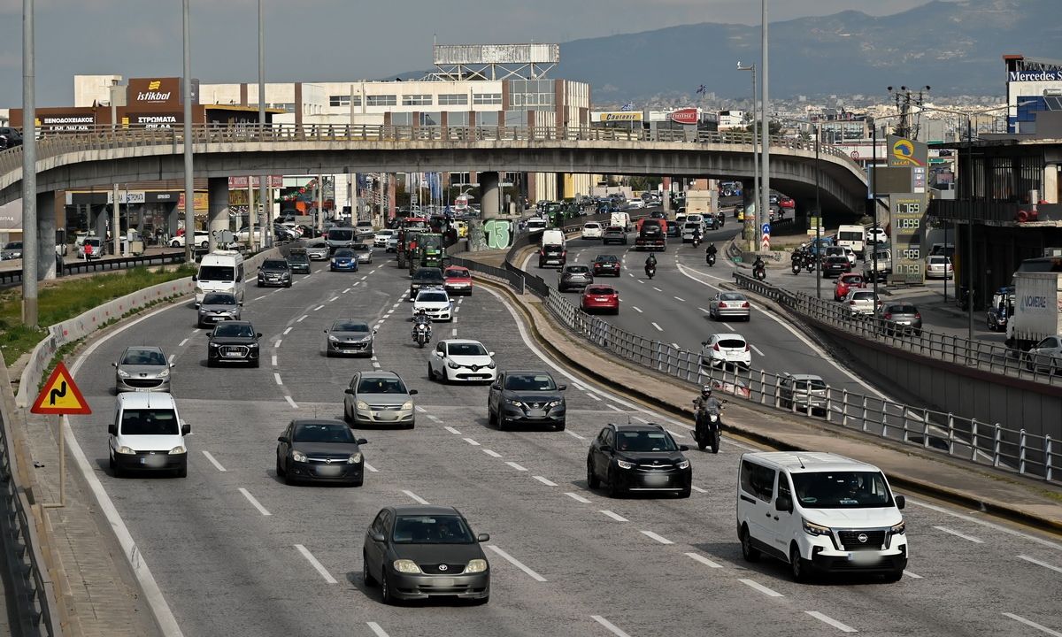 Κίνηση:-Μποτιλιάρισμα-στην-έξοδο-της-Αθηνών-–-Κορίνθου-–-Πού-υπάρχουν-προβλήματα