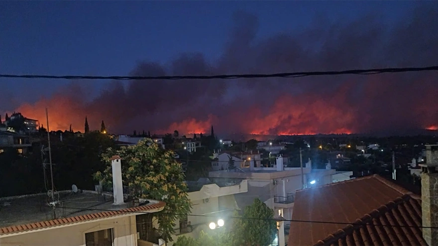 Φωτιά-στον-Βαρνάβα:-Εκκενώνεται-ο-Μαραθώνας