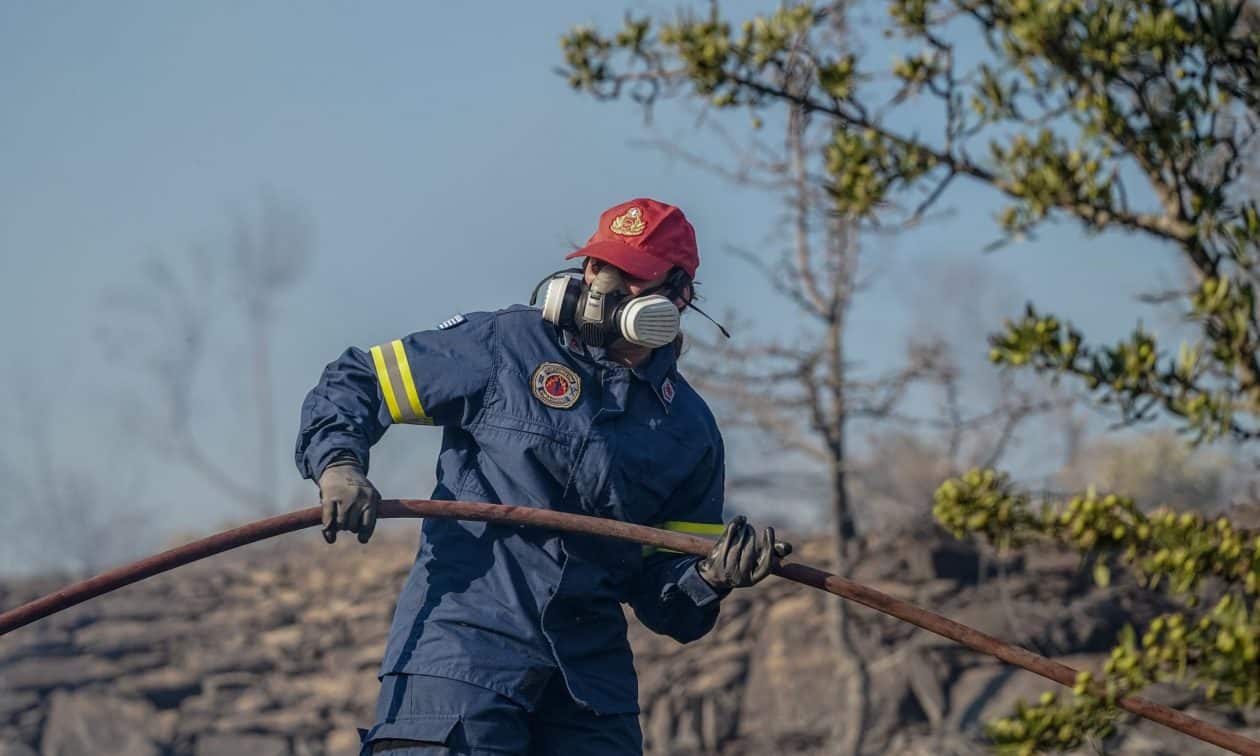 Πυροσβεστική:-34-πυρκαγιές-σε-24-ώρες-–-Συνελήφθη-μια-γυναίκα-για-πυρκαγιά-στη-Φωκίδα