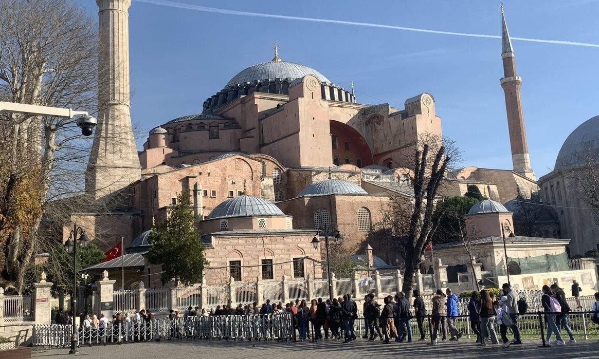 Κωνσταντινούπολη:-Η-Αγιά-Σοφιά-ο-απόλυτος-πόλος-έλξης-για-τους-επισκέπτες