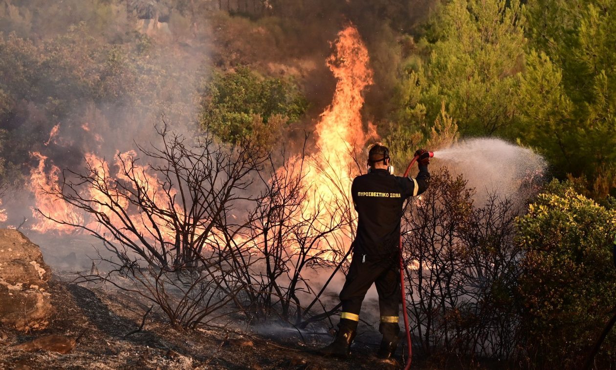 Κρήτη:-Μεγάλη-φωτιά-στο-Ρέθυμνο-–-Καίει-σε-δύο-μέτωπα