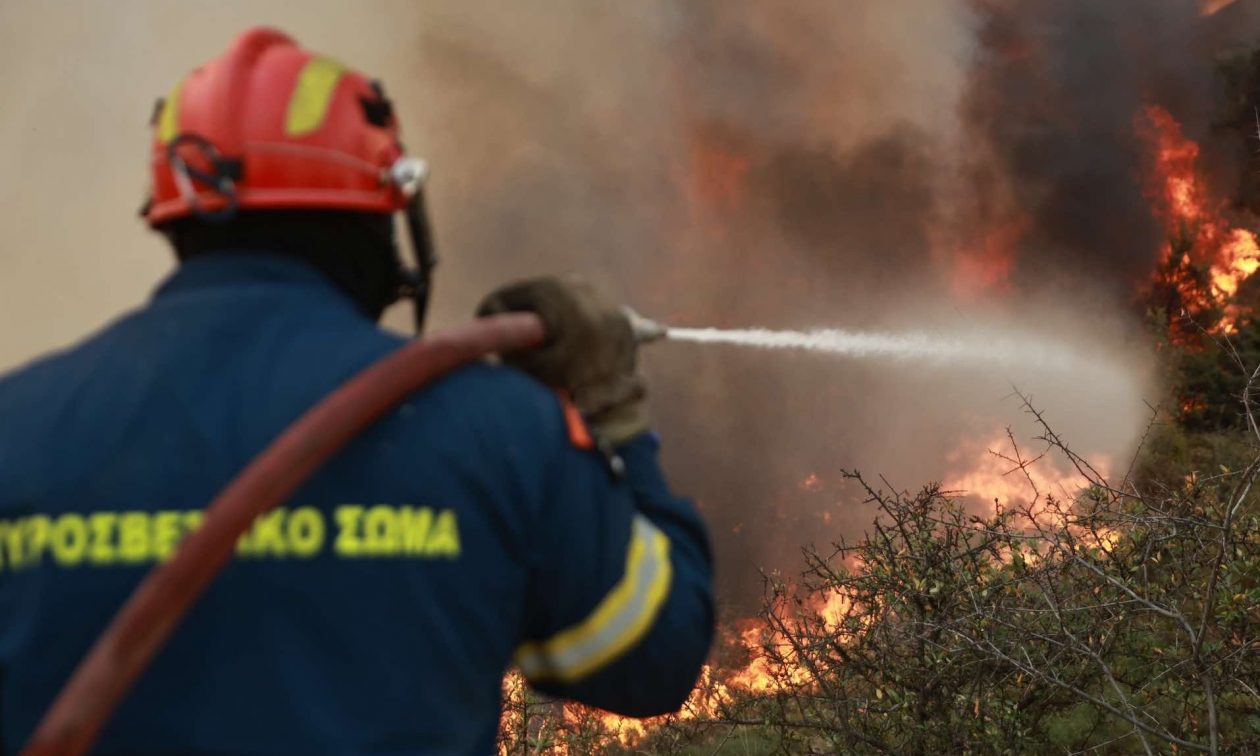 Φωτιά-στην-Εύβοια-–-Στη-μάχη-ισχυρές-πυροσβεστικές-δυνάμεις