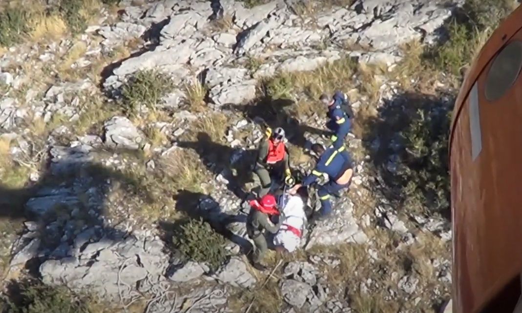 Όρος-Παγγαίο:-Κυνηγός-διασώθηκε-χάρη-στην-επέμβαση-της-Πολεμικής-Αεροπορίας-(vid)