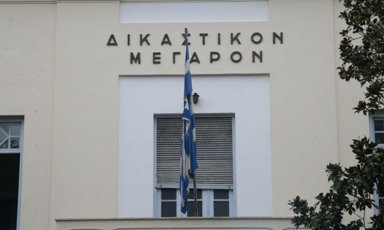 Βόλος:-Ανθρωποκυνηγητό-για-38χρονο-αλβανικής-καταγωγής-–-Μαχαίρωσε-τον-φίλο-του-για-μία-γυναίκα