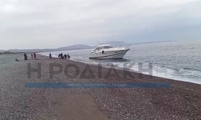 Παράνομοι-μετανάστες-βγήκαν-με-θαλαμηγό-σε-παραλία-της-Ρόδου