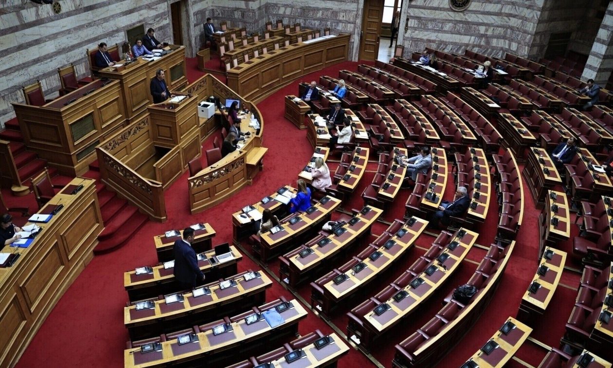 Βουλή:-Ψηφίστηκε-κατά-πλειοψηφία-το-νομοσχέδιο-για-την-αναδιάρθρωση-των-σιδηροδρόμων