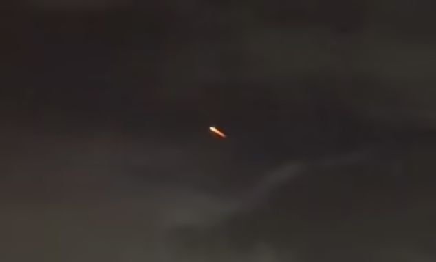 ΗΠΑ:-Σάλος-στο-twitter-με-«ufo»-στην-disney-world-της-Φλόριντα-–-«Ήταν-ένα-λαμπερό-κόκκινο-φώς»