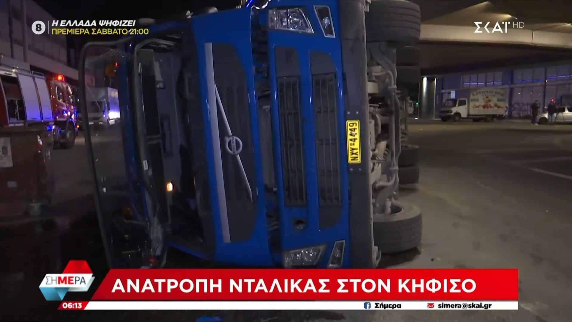 Ανατροπή-νταλίκας-στο-ύψος-της-Ιεράς-Οδού-–-Κλειστός-ο-παράδρομος-της-Λεωφόρου-Κηφισού
