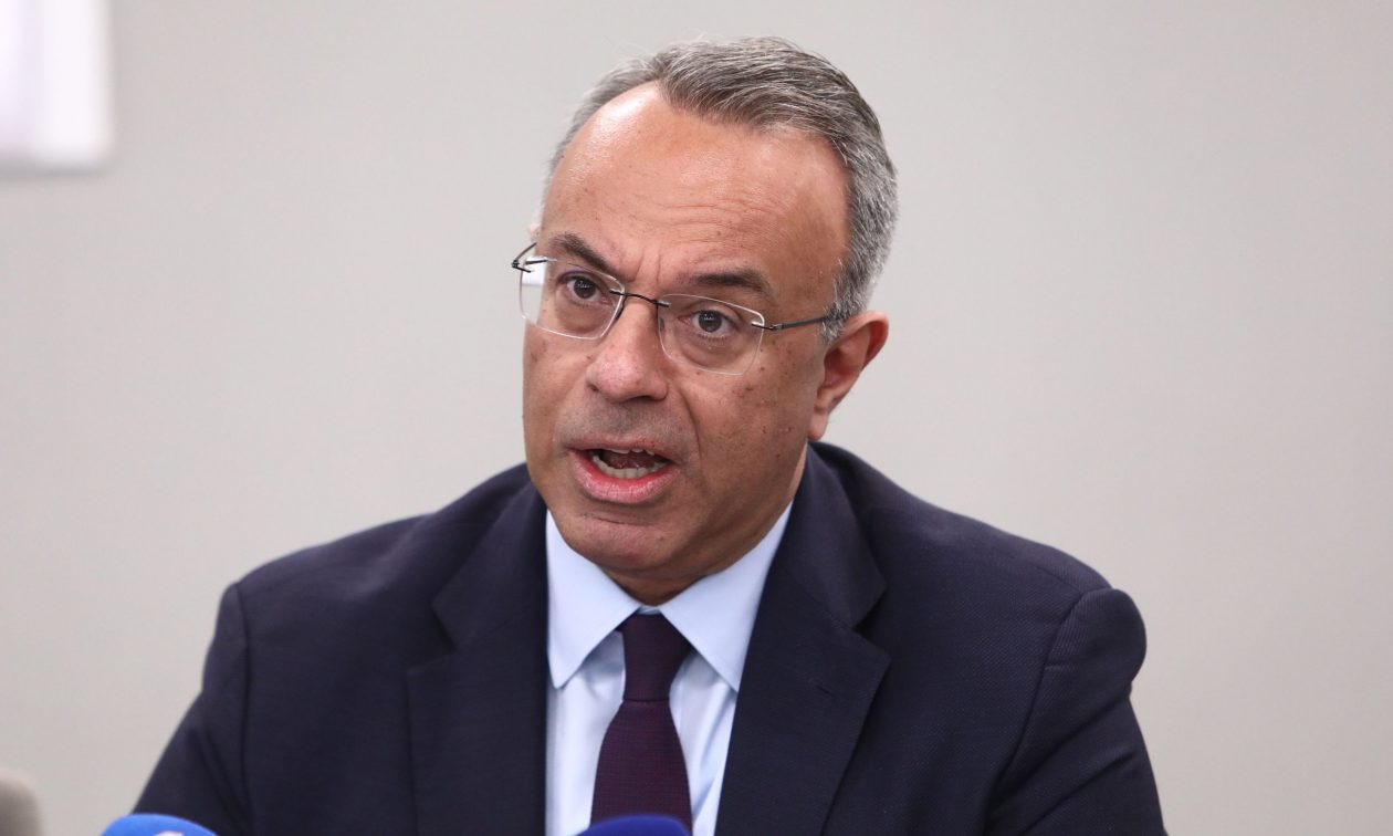 Σταϊκούρας-για-Τέμπη:-«Ο-ρόλος-του-Υπουργείου-Μεταφορών-δεν-είναι-να-ελέγχει-το-φορτίο-των-τρένων»