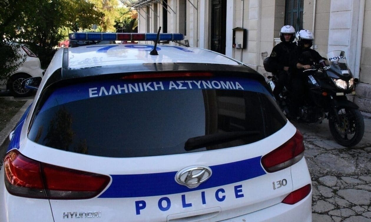 Κρήτη:-Έβαλαν-«μαϊμού»-πινακίδες-στο-αμάξι-και-βγήκαν-βόλτα-με-τις…-σφαίρες