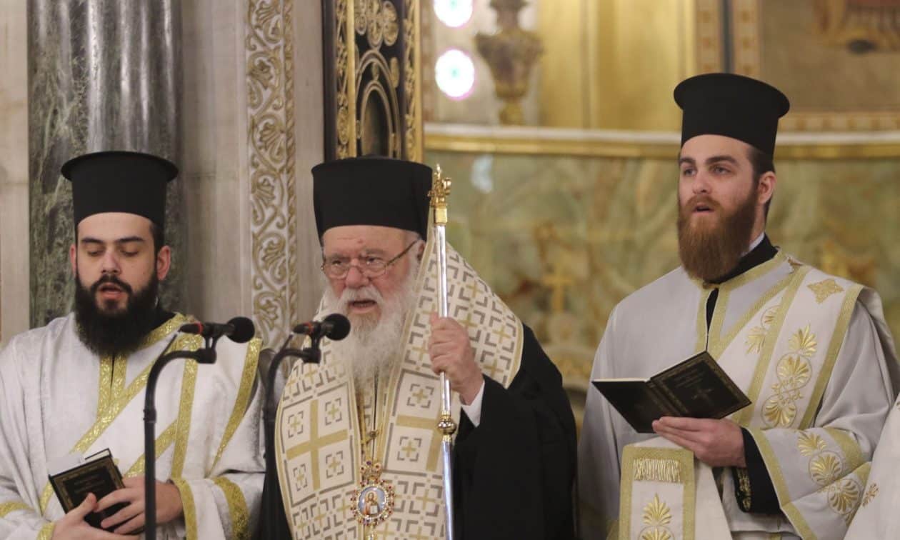 Τέμπη:-Τρισάγιο-για-τα-θύματα-της-τραγωδίας-από-τον-Αρχιεπίσκοπο-Ιερώνυμο