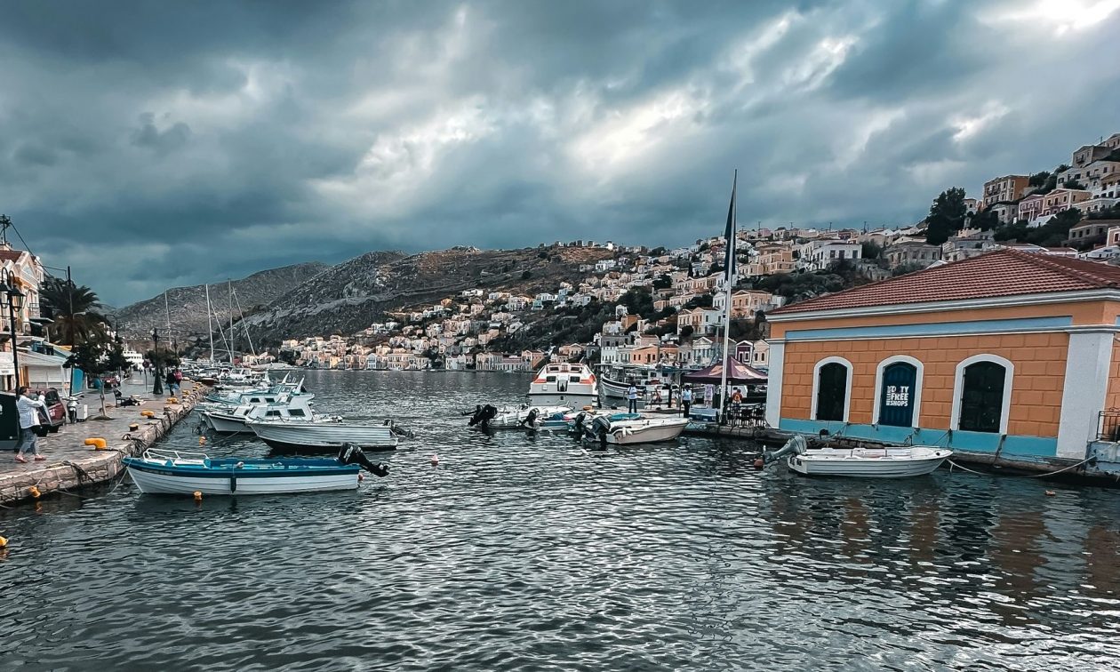 Σύμη:-mήνυση-από-τον-πατέρα-της-13χρονης-σε-βάρος-του-15χρονου-φίλου-της