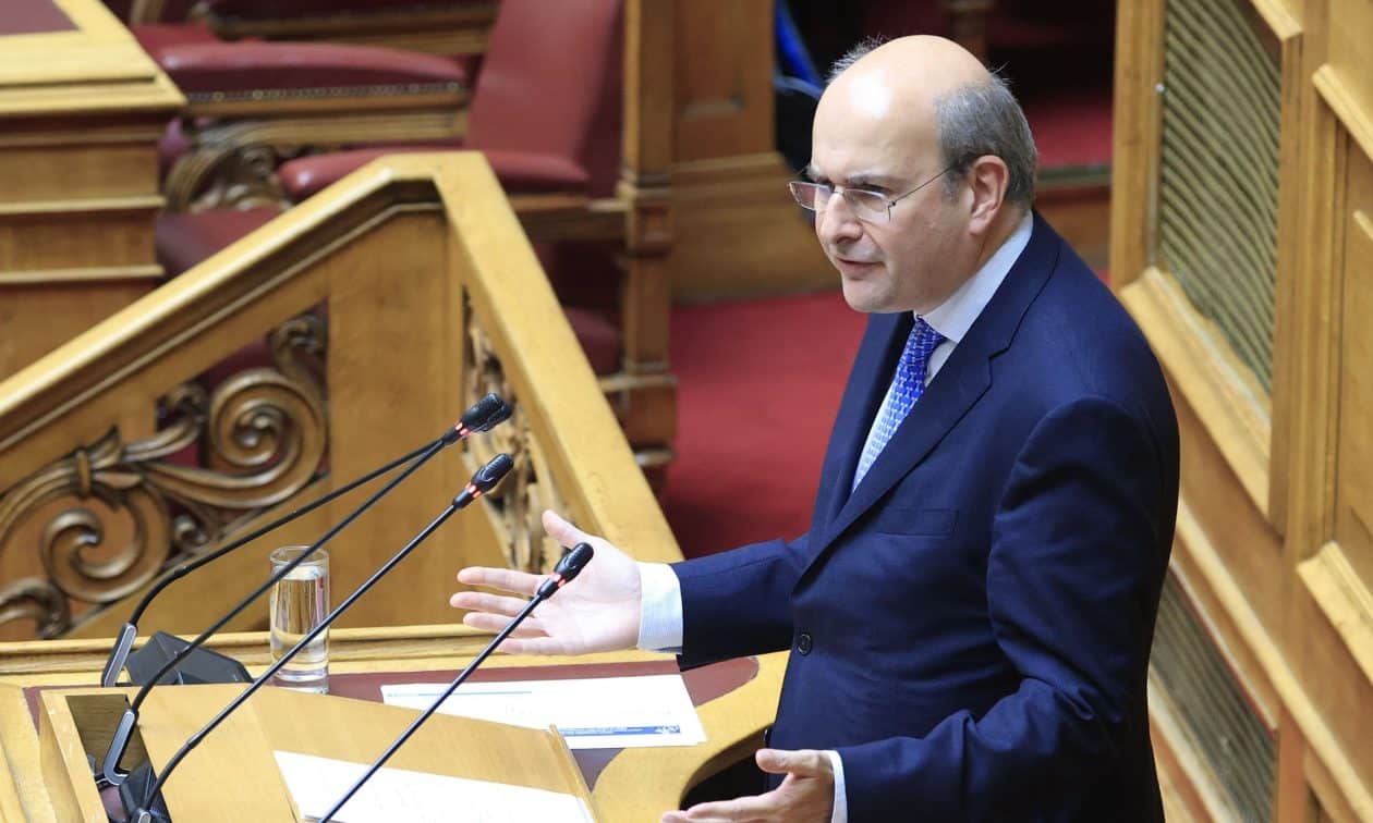 Βουλή-–-Πρόταση-δυσπιστίας-–-Χατζηδάκης:-Δεν-θα-επιτρέψουμε-να-ζήσει-η-Ελλάδα-το-μύθο-του-Σισύφου