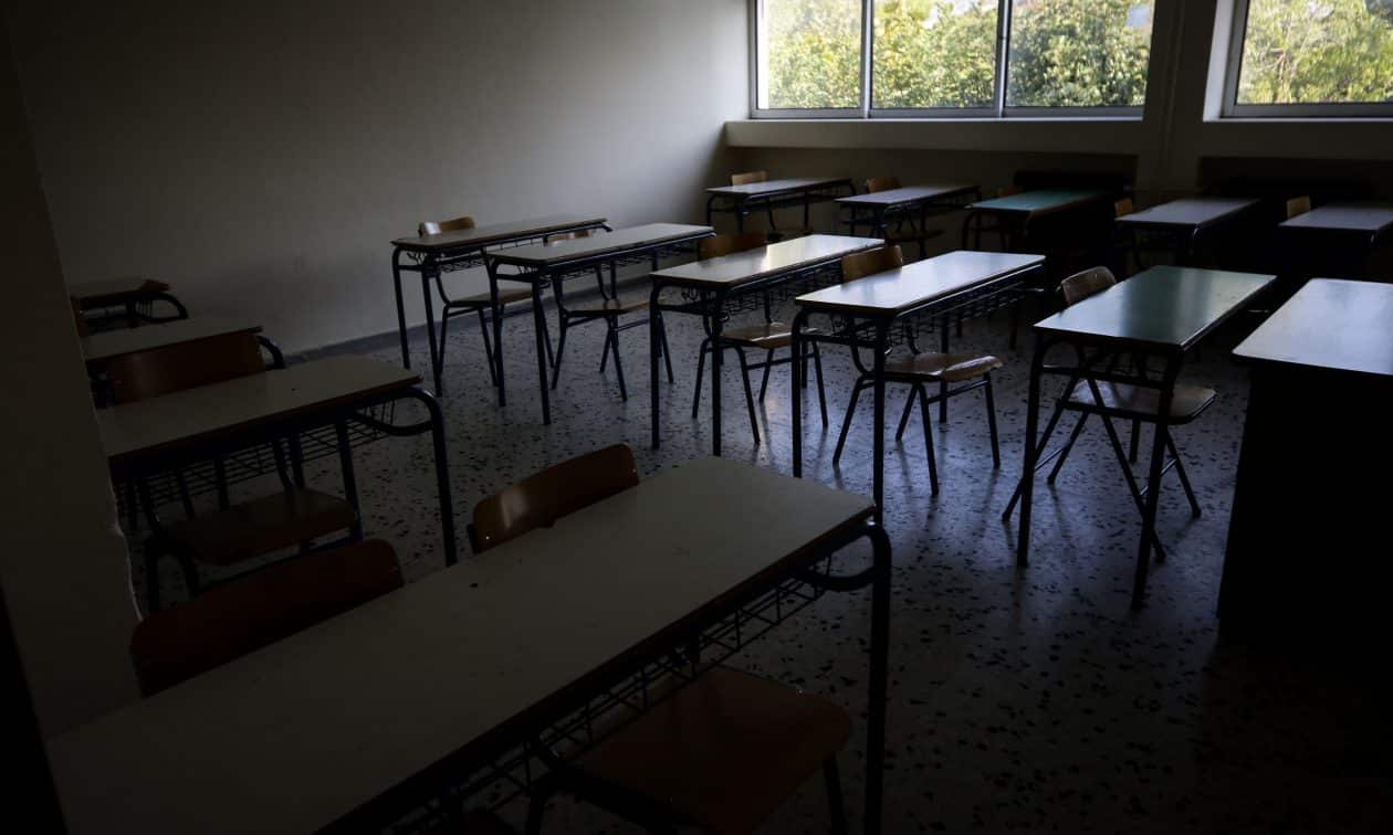 Καθηγήτρια-τραυματίστηκε-από-πτώση-πίνακα-εν-ώρα-μαθήματος