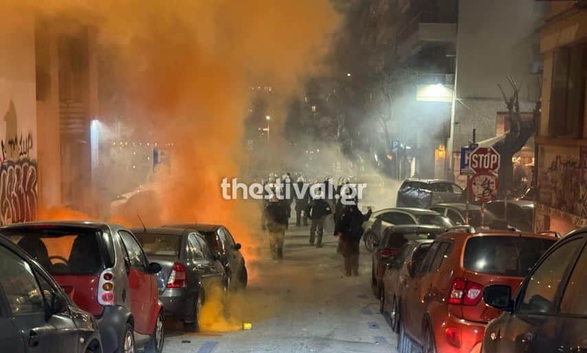 Θεσσαλονίκη:-Επεισόδια-μετά-την-πορεία-για-τα-Τέμπη-–-Πετροπόλεμος-και-χημικά