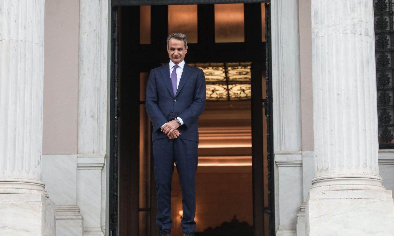 Και-τώρα-ανασχηματισμός:-«Σκούπα»-ή-ανακύκλωση;-Ανακατεύεται-η-τράπουλα-και-στο-Μαξίμου