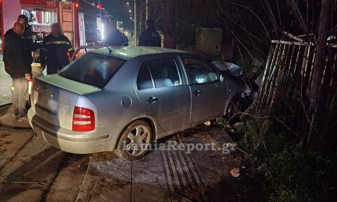 Λαμία:-Αυτοκίνητο-τυλίχτηκε-στις-φλόγες-μετά-από-τροχαίο