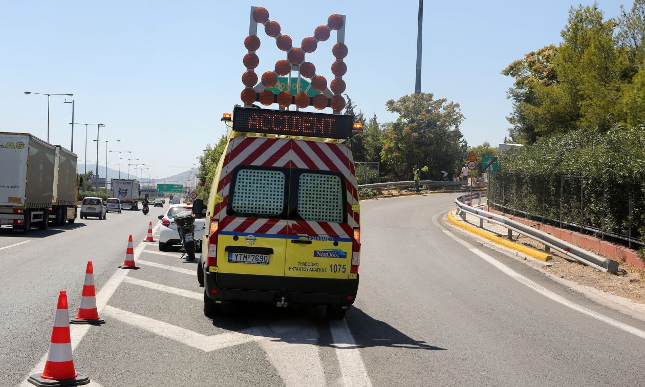 Κίνηση:-Έκλεισε-η-Λεωφόρος-Τατοΐου-λόγω-εκτροπής-φορτηγού-–-Πού-έχει-μποτιλιάρισμα