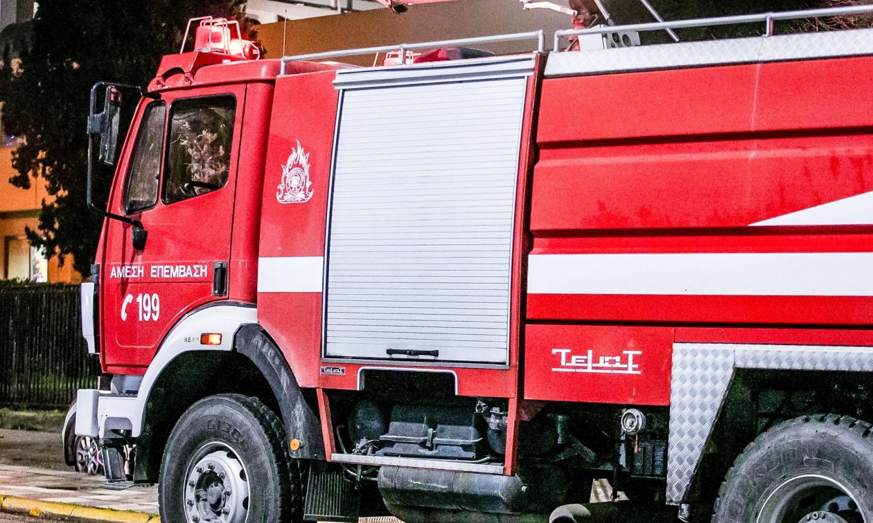 Παλλήνη:-Πυρκαγιά-σε-επιχείρηση-–-Επιχειρεί-η-Πυροσβεστική