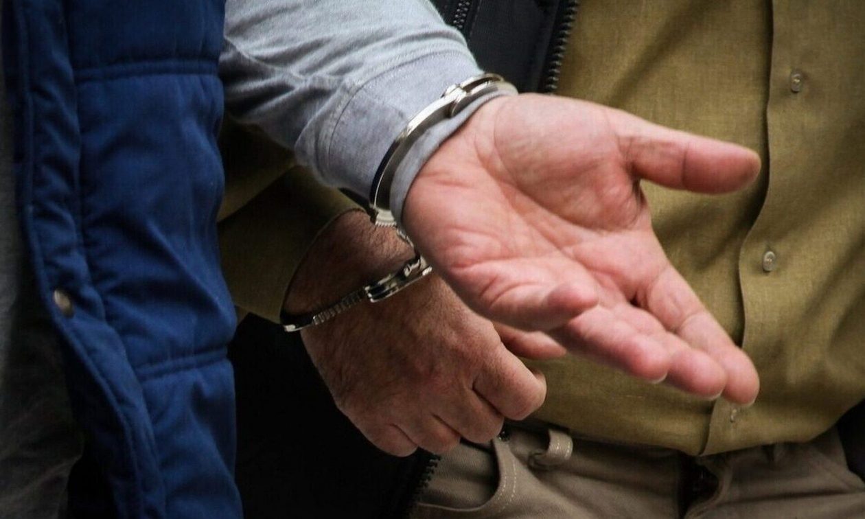 Εύβοια:-Συνελήφθη-60χρονος-επιδειξίας-έξω-από-Δημοτικό-Σχολείο