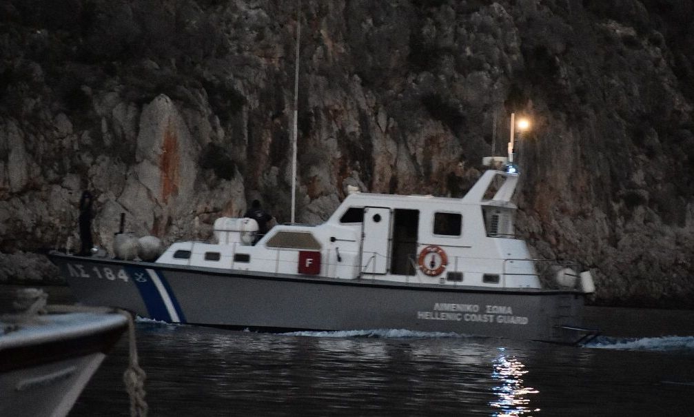 Ναυάγιο-με-μετανάστες-στο-Φαρμακονήσι-–-Μεγάλη-επιχείρηση-του-Λιμενικού,-ένας-νεκρός