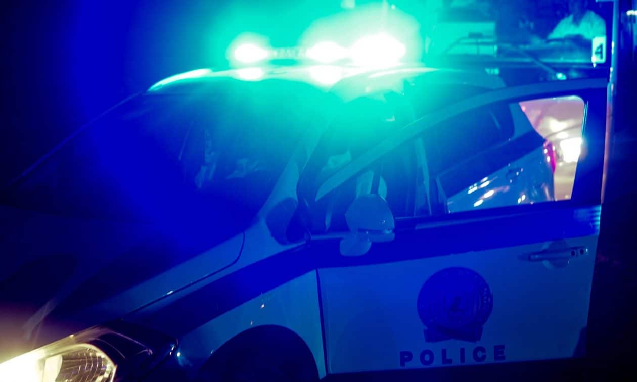 Εύοσμος:-Αναζητείται-ένα-άτομο-για-το-οπαδικό-επεισόδιο-–-Πέταξαν-αναμμένο-πυρσό-εντός-οχήματος