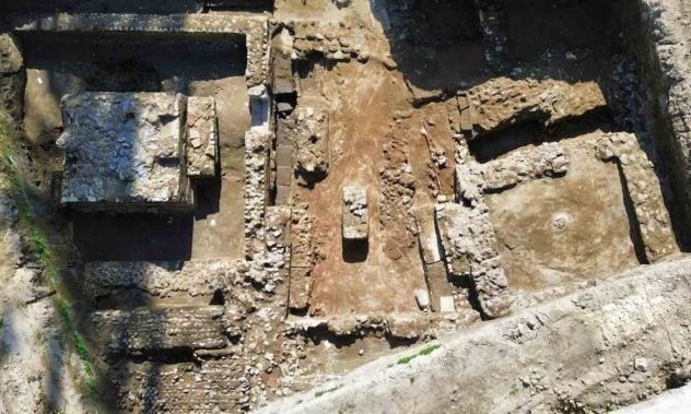 Σπουδαίο-αρχαίο-μαυσωλείο-με-την-επιγραφή-μονομάχου-ανακαλύφθηκε-στην-Ιταλία