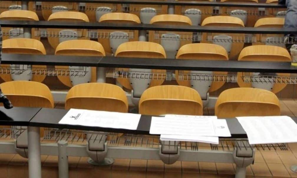 Σκάνδαλο-στην-εκπαίδευση:-Συγγενής-καθηγητή-δίδασκε-επί-18-χρόνια-χωρίς-αναγνωρισμένο-πτυχίο