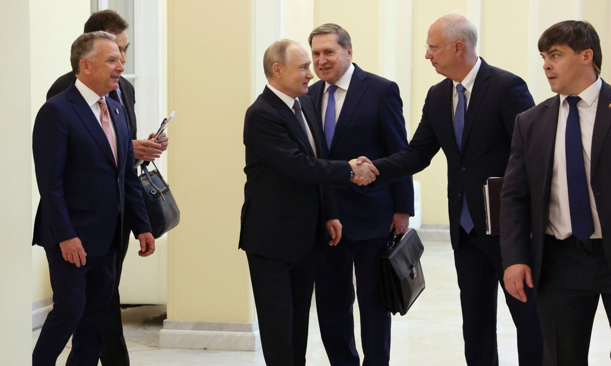 Ρωσία:-Ολοκληρώθηκε-η-συνάντηση-του-Πούτιν-και-του-απεσταλμένου-του-Τραμπ-έπειτα-από-4-ώρες