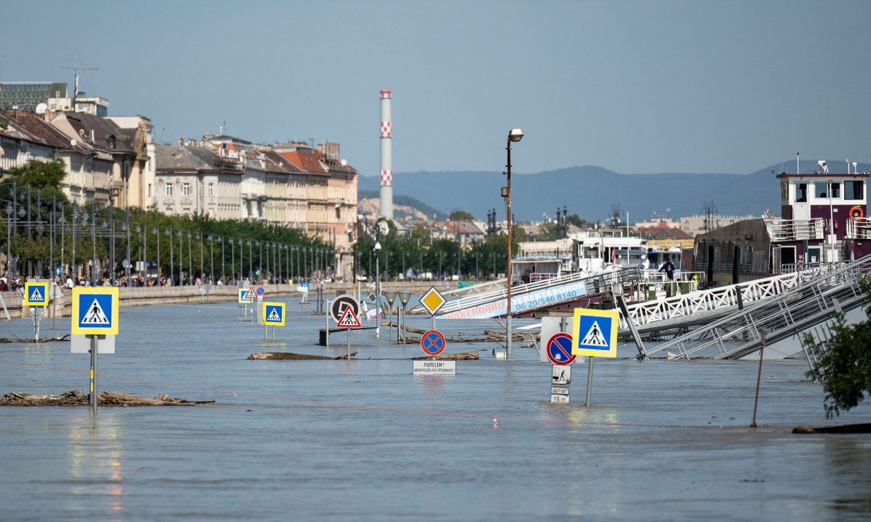 Κλιματική-αλλαγή:-Περισσότεροι-από-400.000-άνθρωποι-επηρεάστηκαν-από-θανατηφόρες-πλημμύρες-το-2024