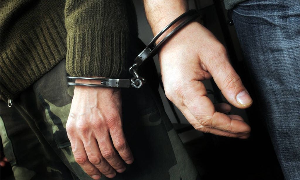 Ασπρόπυργος:-Εξαρθρώθηκε-συμμορία-που-διέπραττε-κλοπές-από-σταθμευμένα-οχήματα-–-Πώς-δρούσε