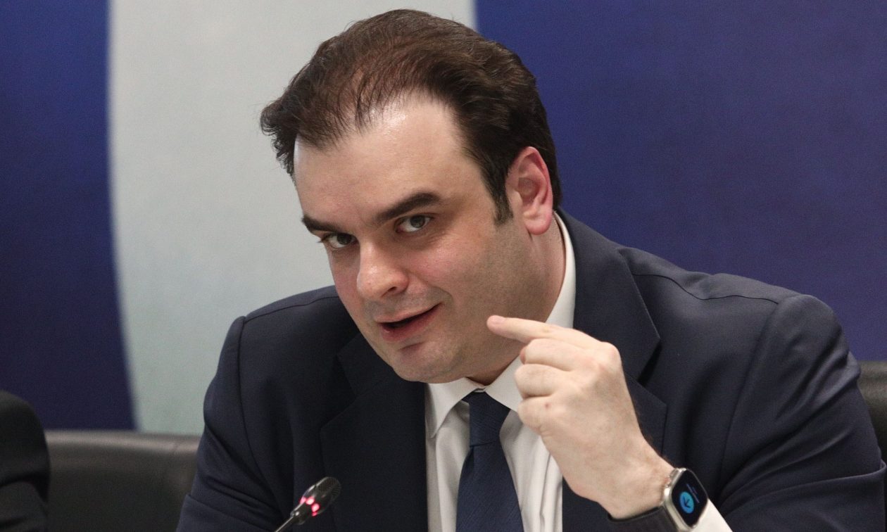 Ο-Πιερρακάκης-κατέθεσε-την-ετήσια-έκθεση-προόδου-στην-Κομισιόν:-«Χτίζουμε-μία-ισχυρή-οικονομία»