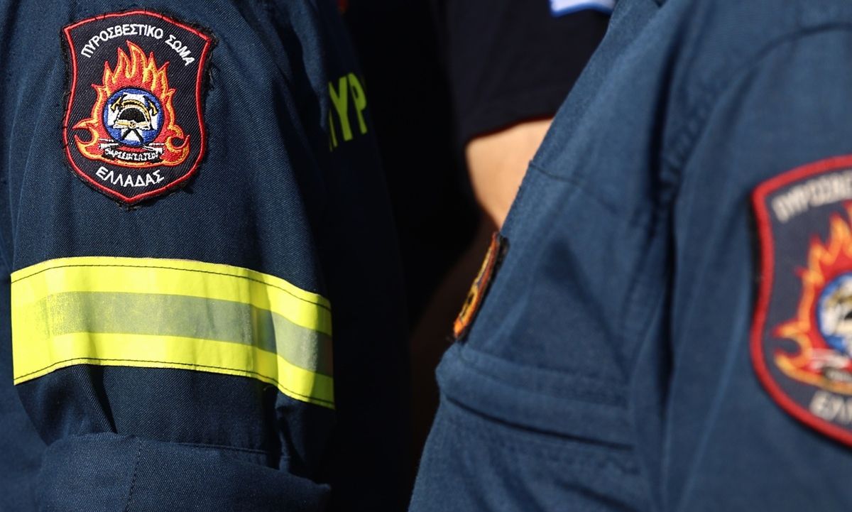Φωτιά-σε-ψησταριά-στην-Αχαΐα-–-Επεκτάθηκε-σε-δύο-οχήματα