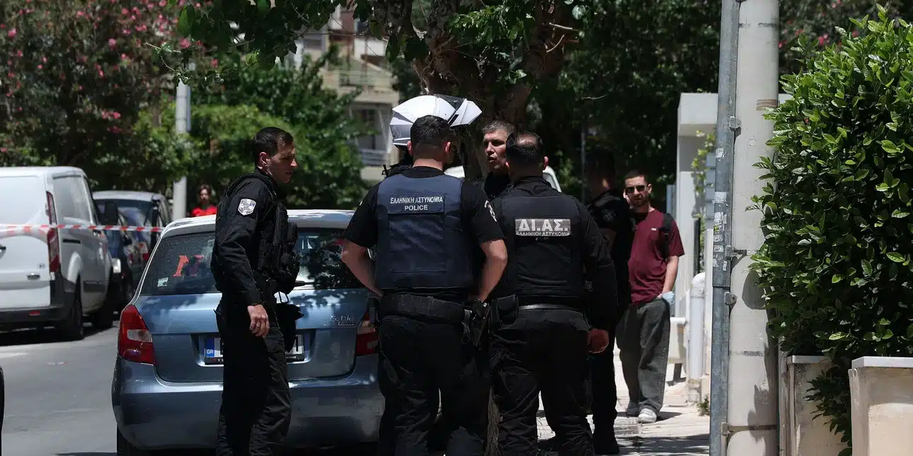 Νέα-Σμύρνη:-Πατέρας-σκότωσε-τον-γιο-του-εν-μέσω-άγριου-καβγά-–-Η-τραγική-ιστορία-πίσω-από-τις-κλειστές-πόρτες-(video)