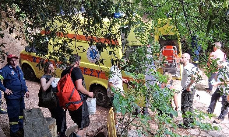 Νέδα:-«Το-παιδί-έπεσε-μπροστά-στους-γονείς-του»-–-Συγκλονίζει-η-μαρτυρία-για-το-δυστύχημα-του-4χρονο