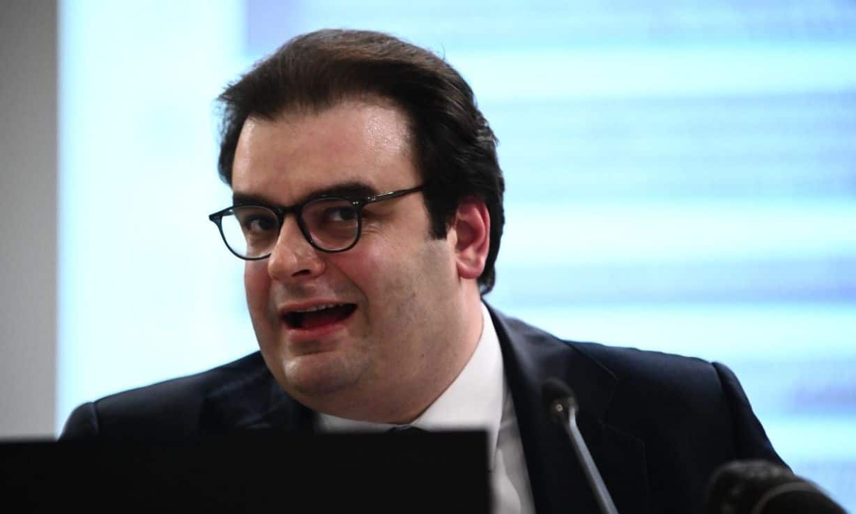 Παρέμβαση-Πιερρακάκη-για-το-drone-show-–-Σε-έγγραφες-εξηγήσεις-οι-υπεύθυνοι,-αλλάζει-η-νομοθεσία